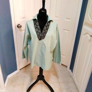 NWOT Amazon Light Green  Women's long sleeved top w black lace on bodice XXL